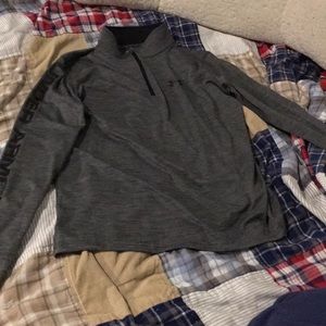 Under armor sweater Size - YXL